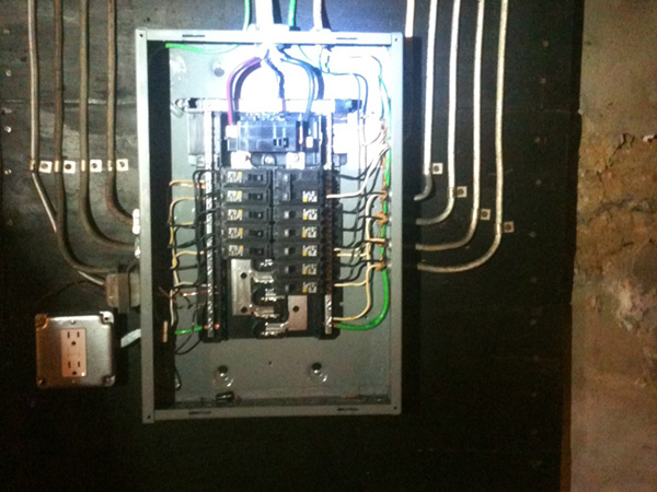 New 100 ampere circuit breaker box