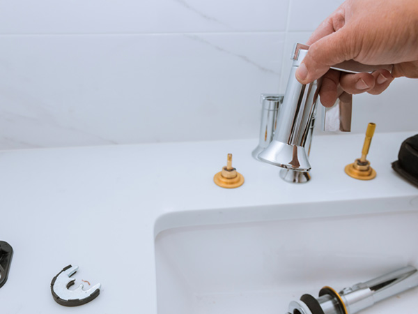 Installing sink faucet